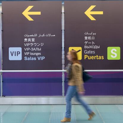 Signs in Chinese at Barajas airport in Madrid.