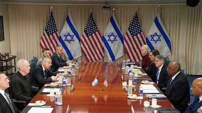El secretario de Defensa estadounidense, Lloyd Austin, se reúne con su homólogo israelí, Yoav Gallant, este martes en el Pentágono.