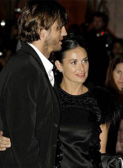 Demi Moore y su marido Ashton Kutcher asisten en Valencia a una fiesta organizada por Prada