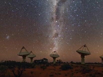 Várias antenas do radiotelescópio que detectou o sinal, o australiano ASKAP.