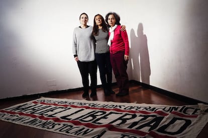 Candela Bosch, María Goretty Vergara and Rosa Prieto, mothers of three of the six young people arrested in 2015.