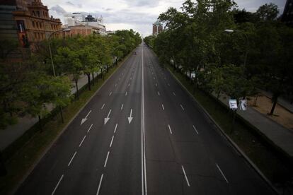 El paseo de la Castellana, vacío minutos antes del inicio del partido.