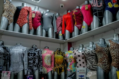 El negocio se ha sofisticado y hoy existen decenas de modelos de todos los tamaños en tiendas de Medellín (Colombia).