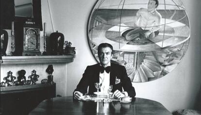 El galerista Fernando Vijande, tot ell modat i envoltat d’art.