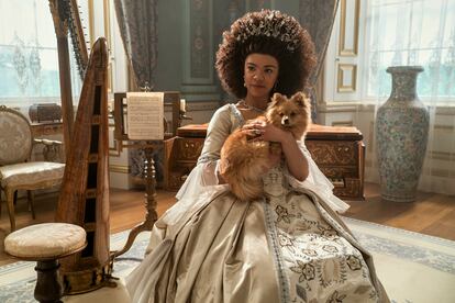 India Amarteifio interpreta a la joven reina Carlota en la nueva serie de Netflix.