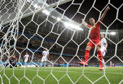 O belga Eden Hazard comemora o 1 x 0 contra os Estados Unidos.