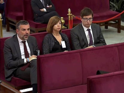 Jordi Cuixart, a la derecha, sentado delante de los 'exconsellers' Santi Vila, Meritxell Borrás y Carles Mundó, durante el juicio a los líderes del 'procés' en el Tribunal Supremo.