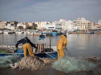 Muelle de pescadores del puerto de L'Ampolla, en el Delta del Ebro.