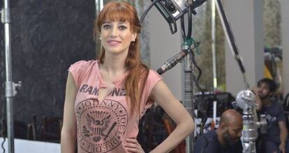 Sheila González posando para Españoles en Argentina.