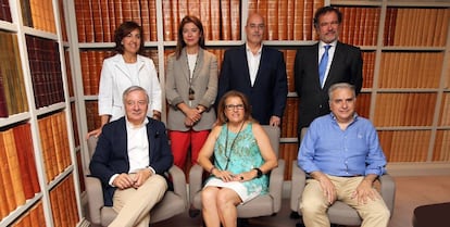 Sentados, de izquierda a derecha: José Blanco (eurodiputado socialista), María Luisa Castaño (Ciemat) y Fernando Ferrando (Fundación Energías Renovables). De pie: Mariluz Castilla (Grupo Español para el Crecimiento Verde), Carmen Becerril (Fortia Energía), Arturo Pérez de Lucia (Aedive) y Juan José Alba (Endesa).