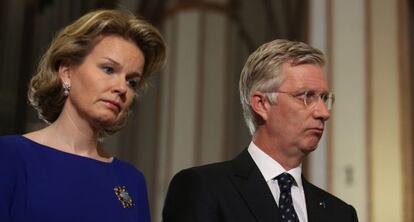 La reina Matilde y el rey Felipe de B&eacute;lgica asisten este mi&eacute;rcoles a una misa en la Bas&iacute;lica del Martirio de San Juan en Varsovia.