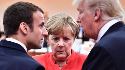 Desde la izquierda, Emmanuel Macron, presidente de Francia, Angela Merkel, canciller alemán, y Donald Trump, presidente de EE UU.