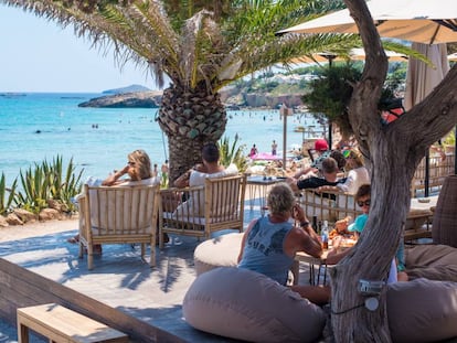 Terraza del restaurante Aiyanna Ibiza, en Santa Eulària des Riu.