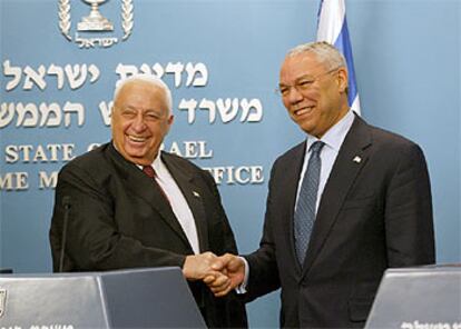 Colin Powell y Ariel Sharon después de su rueda de prensa conjunta en Jerusalén.