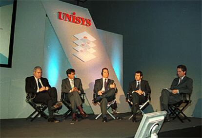 Participantes en el debate sobre informtica y empresa organizado el pasado martes en Madrid por Unisys.