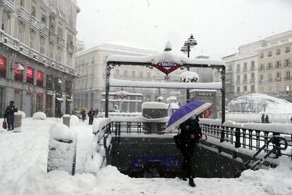 Salida de una boca de Metro de la Puerta del Sol. 