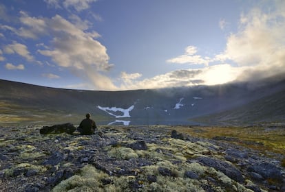 Vista del lago Academicheskoe, en la pennsula de Kola (Rusia). Por encima del Crculo Polar ?rtico, esta regin es muy cotizada por los mineralogistas gracias a los cientos de rocas raras y especies metlicas que alberga la costa de Tersky, especialmente la apreciada y violeta amatista.