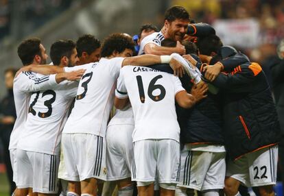 Los jugadores del Real Madrid celebran la victoria