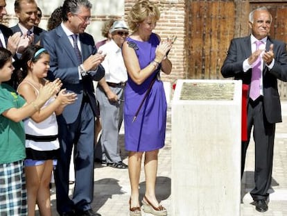 Aguirre y Granados inauguran en 2010 una plaza en Fresno de Torote.