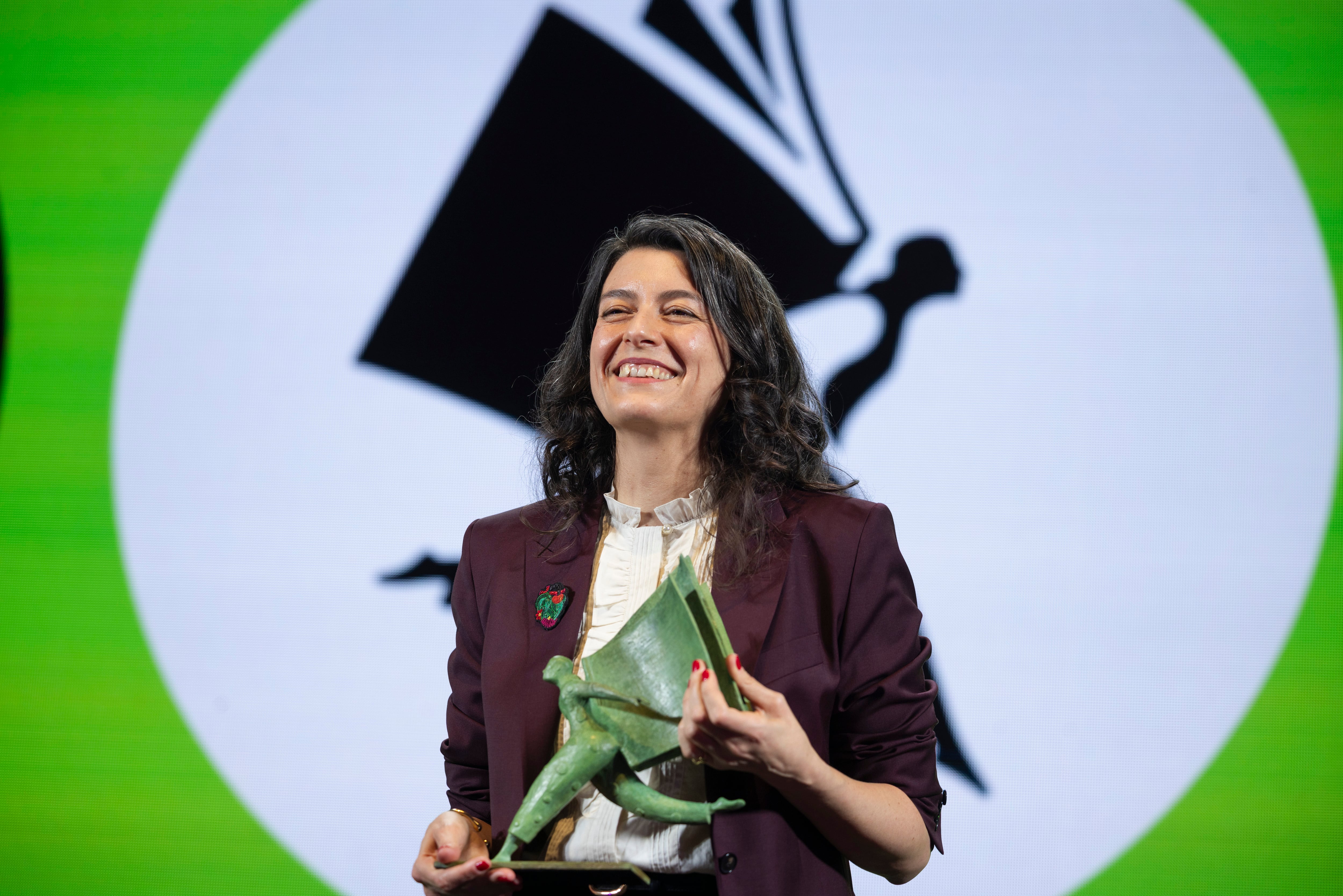 La escritora argentina Samanta Schweblin gana el millón de euros del premio Aena de Narrativa