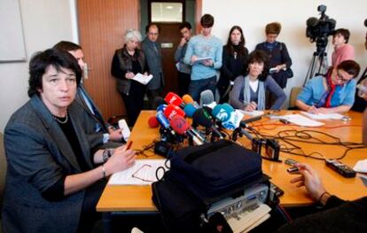 La fiscal francesa Anne Kayanakis, durante la rueda de prensa en la que ha informado sobre el hallazgo del cadáver del etarra Jon Anza.