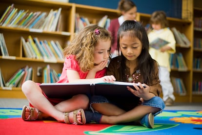 Un vínculo afectivo entre un niño y la lectura se puede formar incluso desde que son bebés.