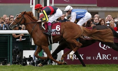 La carrera se disputa en el hipódromo parisino de Longchamp.