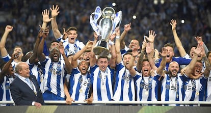 Herrera levanta el título de Liga.