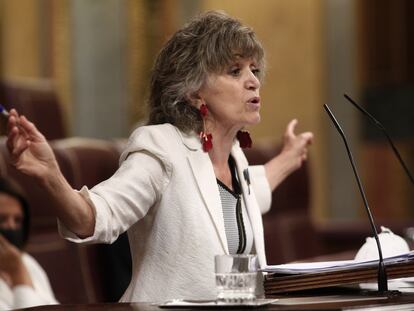 La exministra de Sanidad, María Luisa Carcedo (PSOE), defiende la proposición de ley de eutanasia en la sesión plenaria del Congreso.