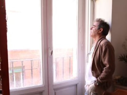 El actor Chema Mu&ntilde;oz en una escena de la obra de teatro &#039;Mejor historia que la nuestra&#039;.