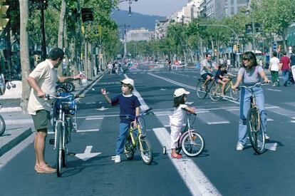 Jornada del Dia sense Cotxes al passeig de Gràcia de Barcelona, el 2003.