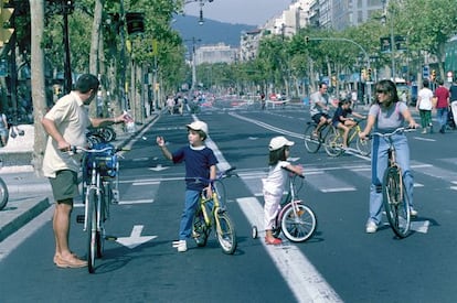 Jornada del Dia sense Cotxes al passeig de Gràcia de Barcelona, el 2003.