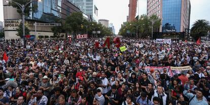 Marcha por los 43 estudiantes desaparecidos de Ayotzinapa, en Ciudad de M&eacute;xico. 