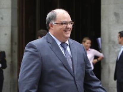 El vicepresidente del Poder Judicial, Fernando de Rosa, tras el bicentenario, en la entrada del Tribunal Supremo. 