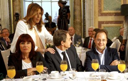 Susana Díaz con Micaela Navarro, José Luis Rodríguez Zapatero y César Luena hoy en Madrid.