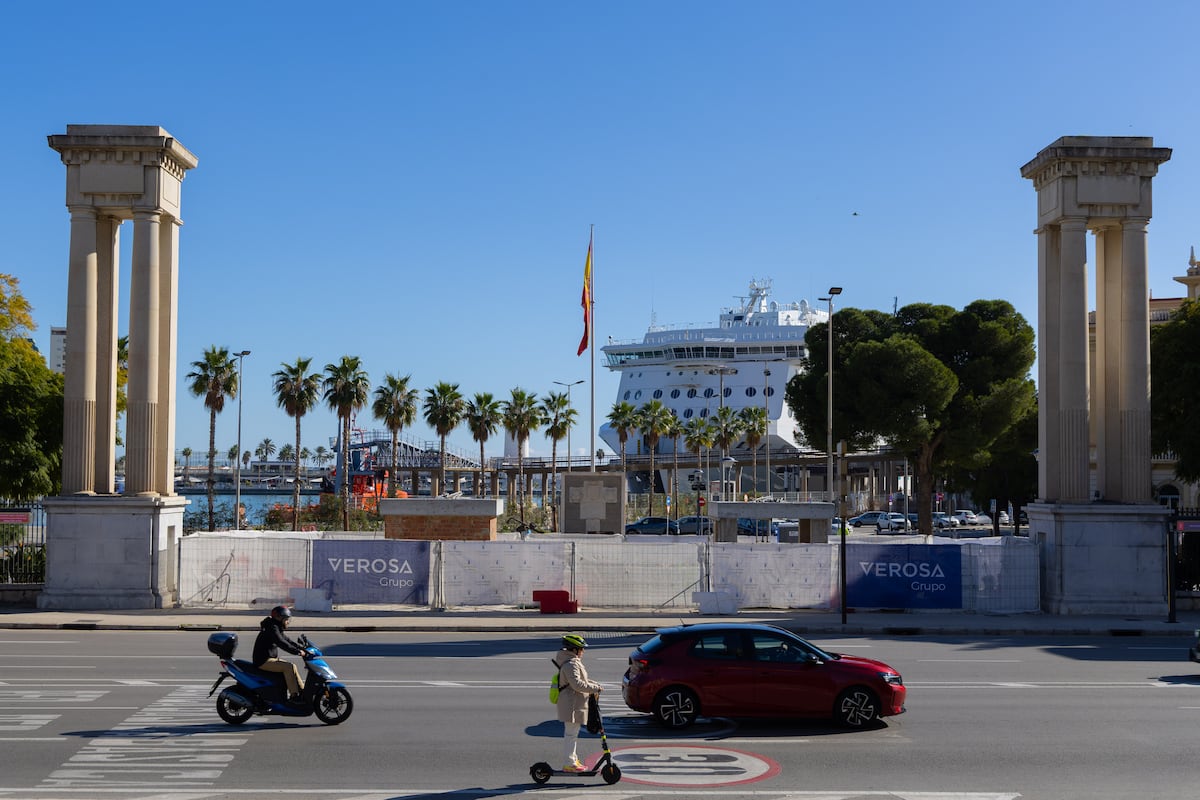 Nuevo icono cultural o kitsch: las dudas de Málaga con las estatuas gigantes de Neptuno y Venus