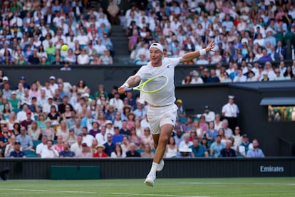 Struff volea en un instante del partido.