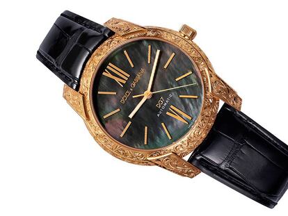 El movimiento del reloj Gattopardo es un ETA 2892 modificado y personalizado para insertarle, en oro, el logo de Dolce & Gabbana.