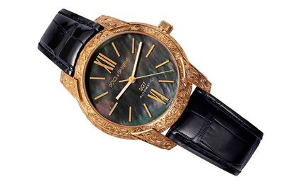 El movimiento del reloj Gattopardo es un ETA 2892 modificado y personalizado para insertarle, en oro, el logo de Dolce & Gabbana.