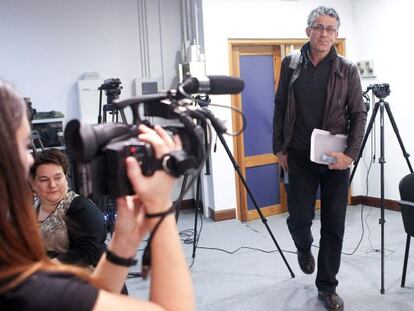 El portavoz de Amaiur, Xabier Mikel Errekondo, antes de una rueda de prensa en San Sebastián.