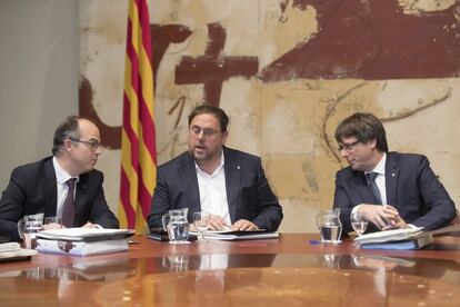 Reunion ordinaria del Govern de la Generalitat de Catalunya. Carles Puigdemont, Oriol Junqueras y Turull