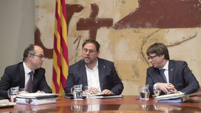 Reunion ordinaria del Govern de la Generalitat de Catalunya. Carles Puigdemont, Oriol Junqueras y Turull