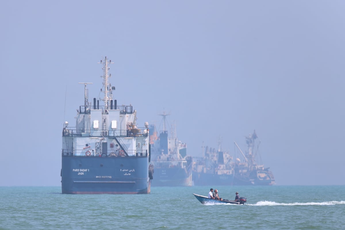 Petróleo Brent sube 5% ante expectativas de paz en Ormuz