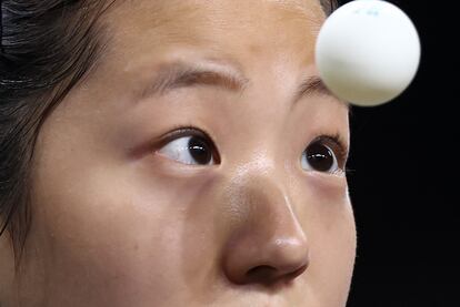 La surcoreana Yubin Shin, durante la prueba ping pong contra la australiana Melissa Tapper.