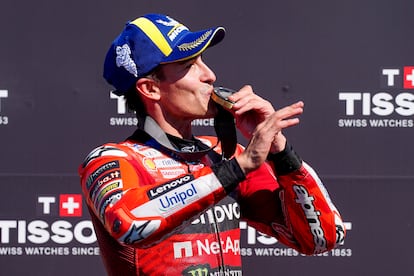 Marc Márquez (Ducati Lenovo Team) celebra su victoria en la carrera al sprint del Gran Premio de Cataluña.