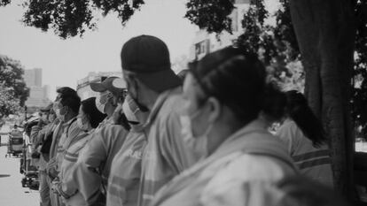 El documental es una ventana a la vida de las personas que sostienen las ciudades a través de un trabajo poco reconocido por la mayoría de la sociedad.