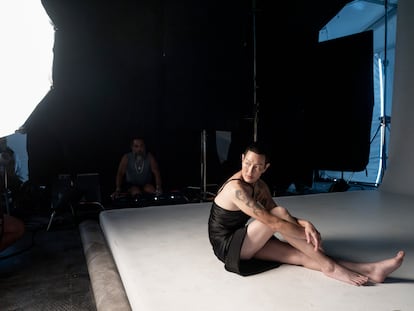 La modelo Jenny Shimizu, en su segunda sesión de fotos para el calendario Pirelli 2025.