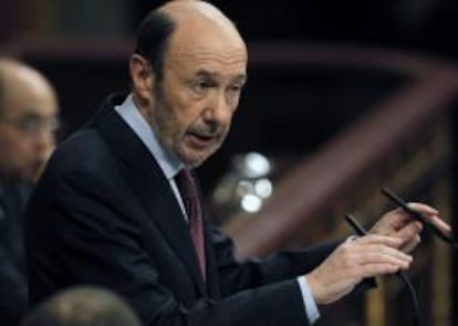 El líder del PSOE, Alfredo Pérez Rubalcaba,durante su intervención en el debate sobre el estado de la nación.