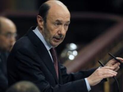 El líder del PSOE, Alfredo Pérez Rubalcaba,durante su intervención en el debate sobre el estado de la nación.