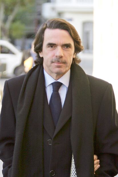 El bigote de Aznar era un escudo que buscaba poca cercanía y seguridad.